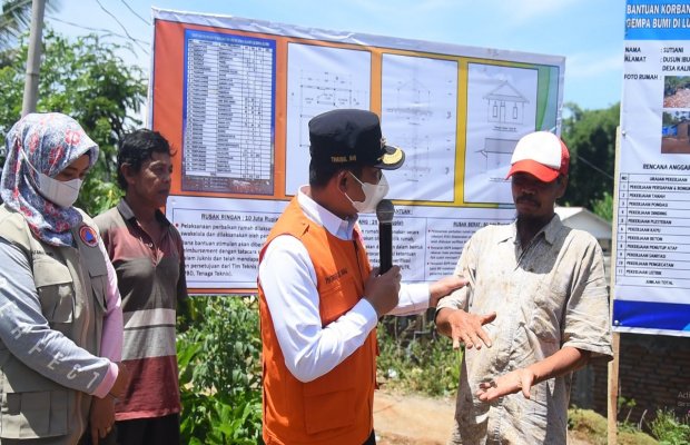Foto : Bupati Lumajang, menyampaikan mekanisme realisasi pada warga