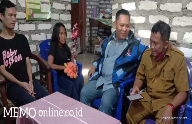   Foto : Ismail Saat Menemui Langsung Aulia dan Kakaknya.