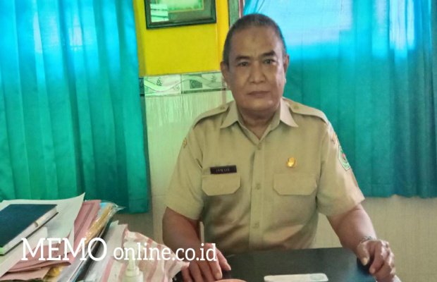 Foto: Kepala SD Negeri Barkot 03 Pamekasan, Ismail Saat Ditemui Wartawan