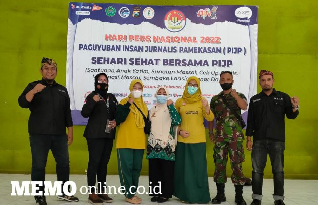 Foto: Ketua PIJP, Wahyudi Bersama Tamu Undangan Photo Bersama Usai Acara