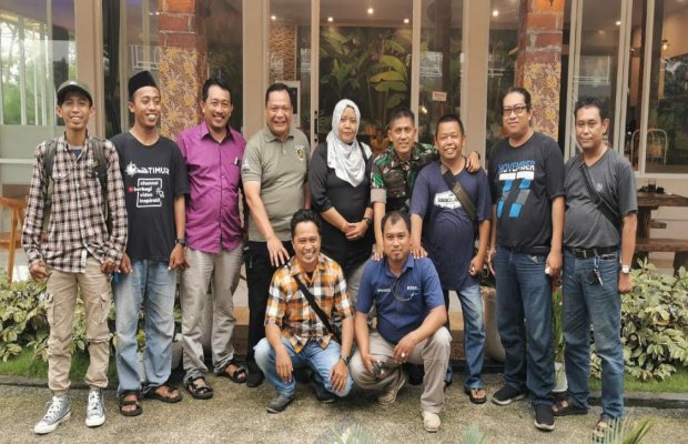 Foto : Sesi foto bersama usai acara