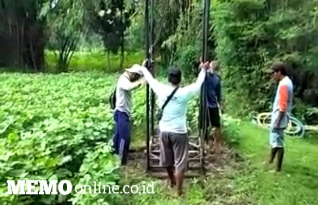 Foto : Lokasi Pengeboran Air di Dusun Barat Desa Jarin Kecamatan Pademawu Pamekasan.