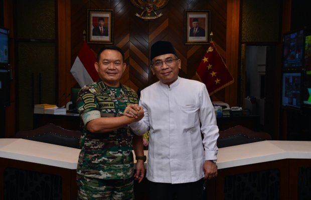 Foto: KH. Yahya Cholil Staquf dan Jenderal Dudung Abdurachman
