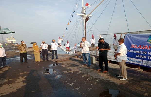 Foto: Pelepasan Tim Ekspedisi Jelajah Pulau-pulau di Sumenep oleh Kadis Budpar dan Ketua PWI Jatim 