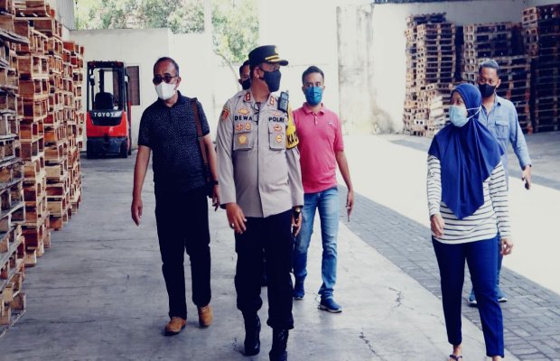 Foto : Kapolres Lumajang didampingi Kasat Intelkam berikut anggota