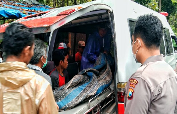 Foto : suasana saat proses evakuasi