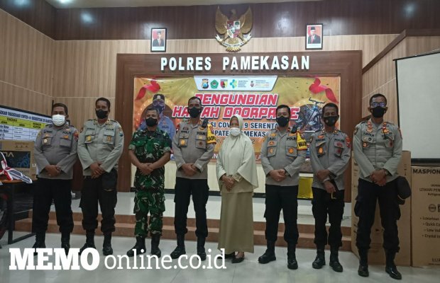 Foto: Kapolres Pamekasan usai Melakukan Undian Doorprize Vaksinasi