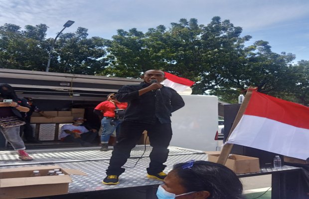  Foto : Marlin Bato saat berorasi di Gedung Kantor Kementerian BUMN  