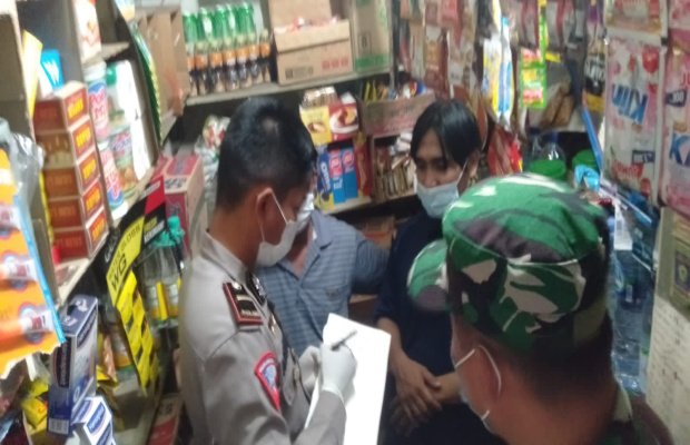 Foto : Anggota Polsek olah TKP