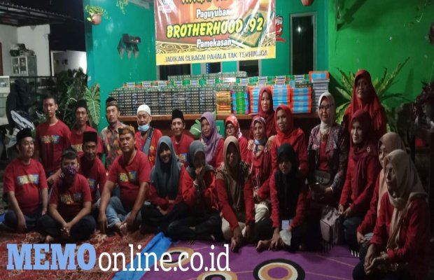 Foto: Paguyuban Brotherhood 92 Pamekasan Saat Persiapan Waqaf 590 Kitab Suci Al-Qur'an