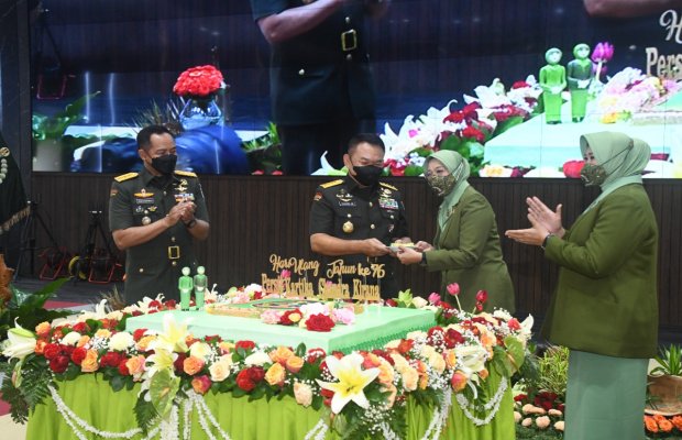 Foto: Pemotongan Tumpeng