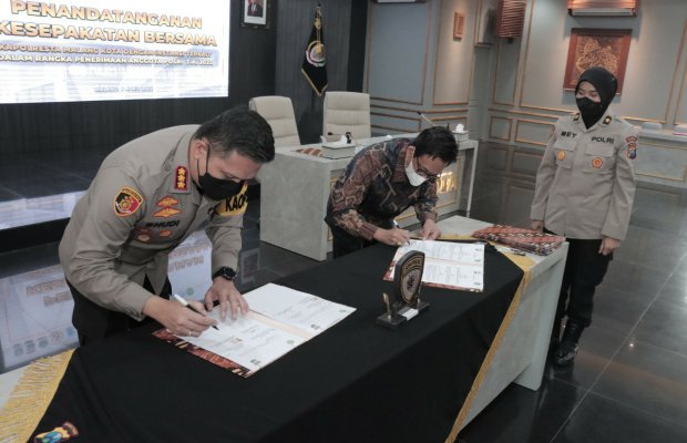 Foto: Kapolresta Malang Kota saat melakukan penandatanganan MoU.