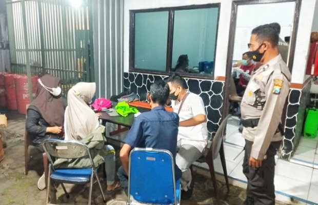 Foto : pelaksanaan vaksinani di PT. MMA Desa / Kecamatan Klakah