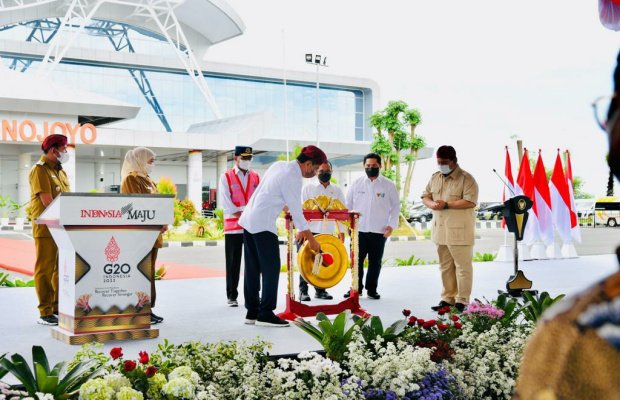 Foto: Presiden saat meresmikan Bandara Trunojoyo