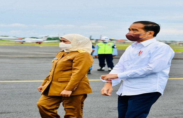 Foto: Presiden Jokowi bersama Gubernur Jawa Timur Khofifah Indar Parawansa