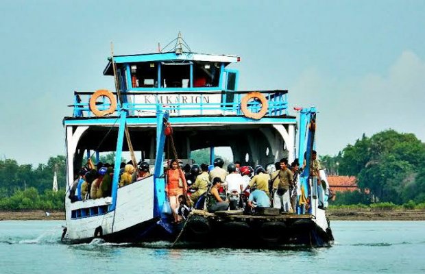 Foto: Kapal tongkang penyeberangan Kalianget - Talango