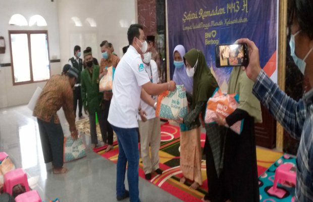 Foto: Penyaluran bantuan di Masjid Al-Barkah