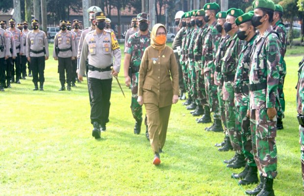 Foto : pengecekan kesiapan pasukan
