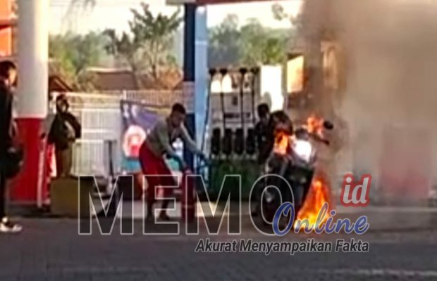 Foto : Sepeda motor terbakar di SPBU jalan raya Bancelok Sampang
