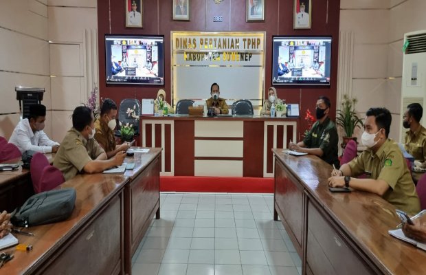 Foto: Kepala DKPP Sumenep Arif Firmanto saat menggelar rapat kordinasi