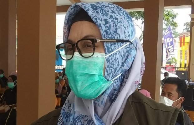 Foto:  Pelaksana tugas (Plt) Kepala Dinkes, Lilik Lailiyah saat di konfirmasi awak media.