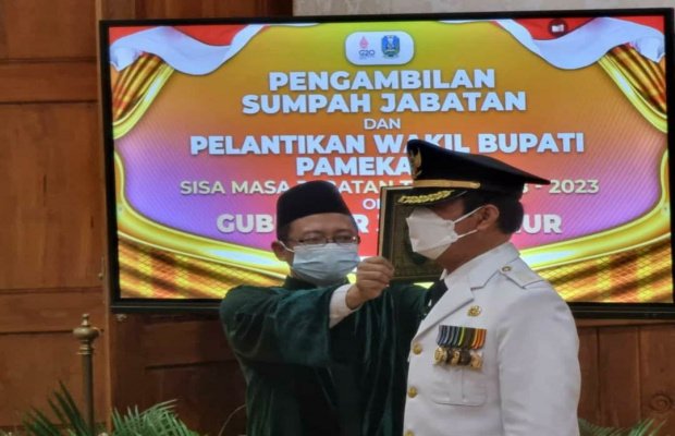 Foto : Suasana pelantikan Wakil Bupati Pamekasan di Gedung Grahadi, Surabaya, Senin (30/5/2022) malam.
