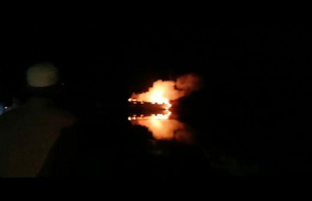 Foto : Lokasi kejadian kabakaran gudang tempat penyimpanan ikan teri di desa Padelegan, Pademawu, Pamekasan. 31/5/2021 Malam