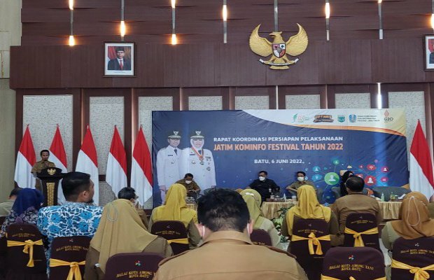Foto : Kepala Diskominfo Provinsi Jawa Timur, Dr. Hudiyono, M.Si sewaktu sambutan pada rapat koordinasi persiapan pelaksanaan Jatim Kominfo Festival (JKF) di Graha Pancasila Balai Kota Among Tani, Kota Batu, Senin (6/6/2022).