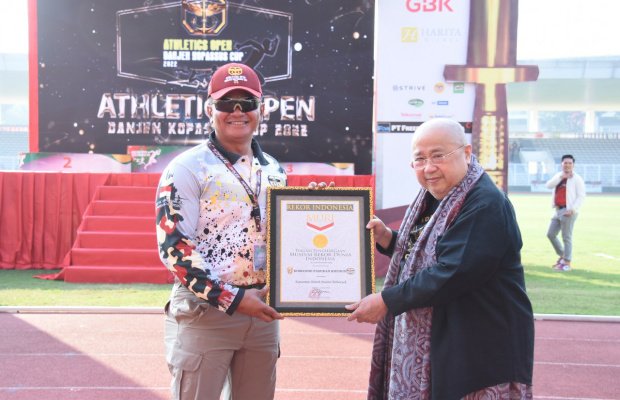 Foto: Mayjen TNI Iwan Setiawan dan Prof. Dr. Jaya Suprana.