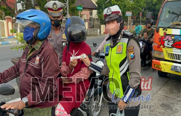 Foto: Anggota Satlantas Polres Sampang saat sosialisasi Ops Patuh Semeru 2022