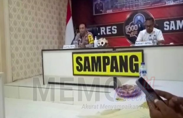 Foto : Kapolres Sampang AKBP Arman saat audiensi dengan wartawan