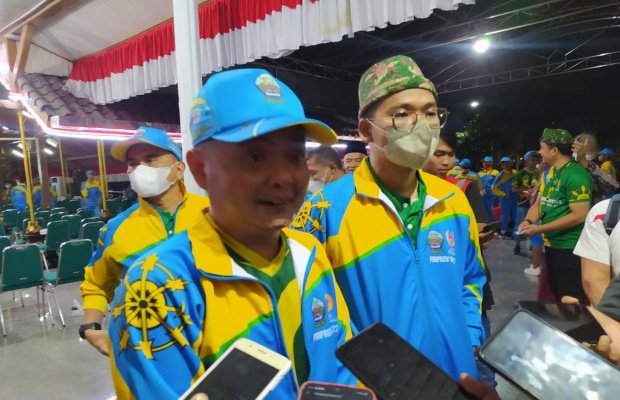Foto : Bupati Bangkalan R Abdul Latif Amin Imron Bersama  Ketua KONI Bangkalan Moch Fauzan Ja'far. 