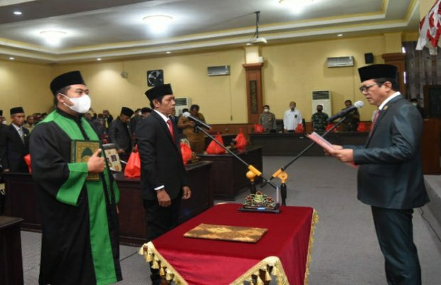 Foto: Syaiful Bahri, saat dilantik sebagai anggota DPRD Sumenep