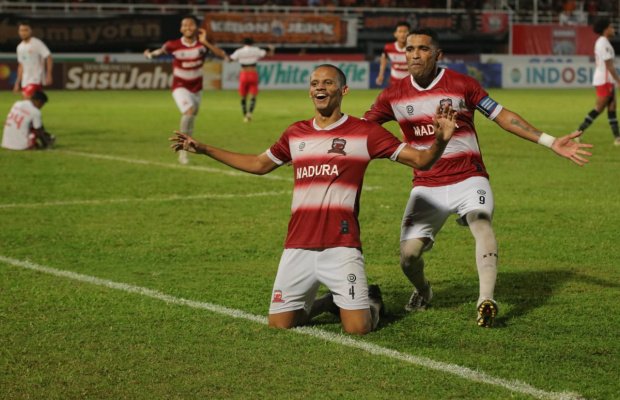 Foto: Selebrasi Cleberson Martins usai cetak gol 