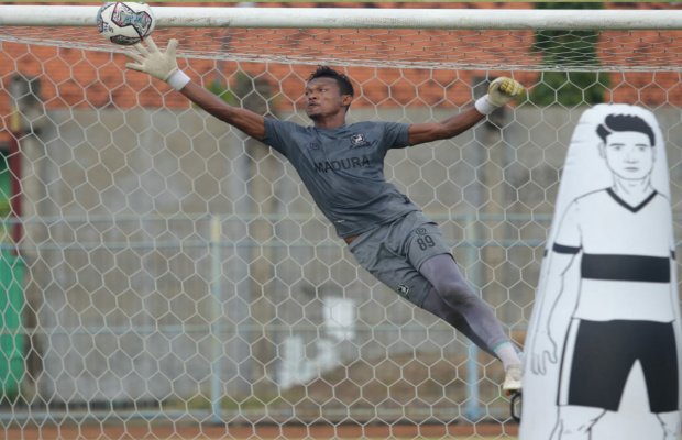 Foto: Latihan persiapan Madura United di SGB