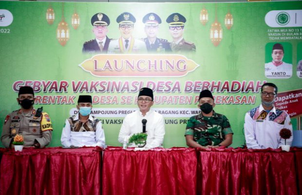 Foto : Bupati Pamekasan Gelar Vaksinasi Desa Berhadiah se Kabupaten.