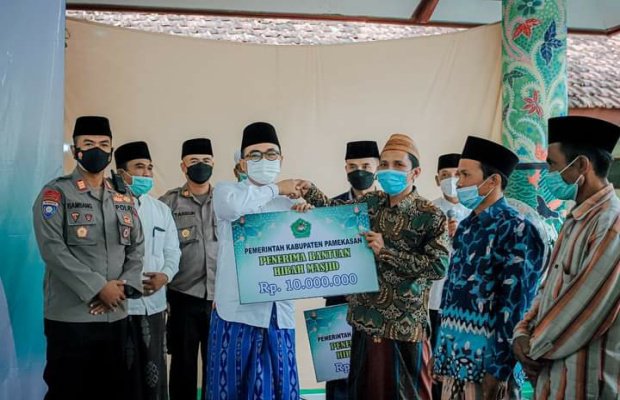 Foti : Bupati Pamekasan berikan bantuan untuk guru ngajai.