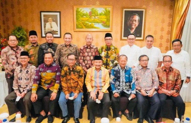 Foto : Bupati Pamekasan, Baddrut Tamam bersama Tokoh Madura Nasional.