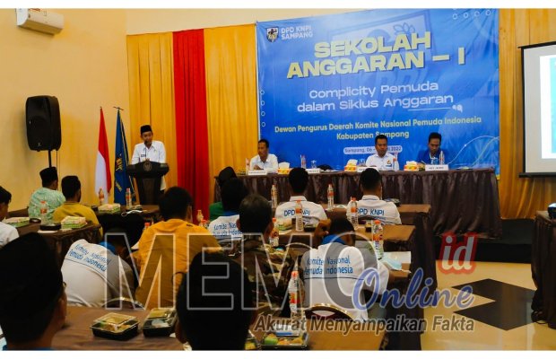 Foto: Wakil Bupati Sampang saat memberikan sambutan di Sekolah Anggaran di hotel Panglima Sampang