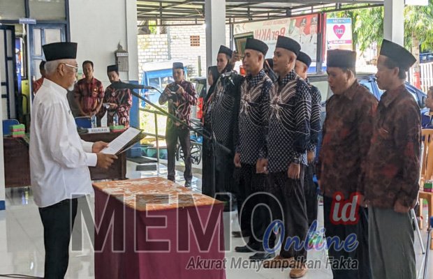 Foto : Malik Amrullah saat melantik BPD dua Desa di Kecamatan Robatal