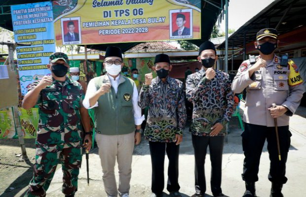 Foto : Bupati Pamekasan, Baddrut Tamam bersama Forkopimda pantau Pilkades serentak di Kabupaten Pamekasan.
