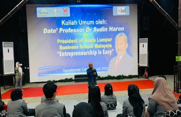 Foto: Para pelajar dan mahasiswa SPI Kota Batu saat kuliah umum dengan Profesor Dr. Sudin Haron