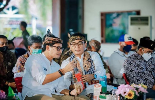 Foto : Bupati Pamekasan, Baddrut Tamam bersama Menparekraf RI, Sandiaga Uno.