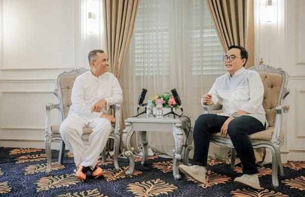 Foto : Bupati Pamekasan, Baddrut Tamam bersama Dahlan Iskan.