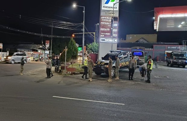 _Foto: Muspika Gelar Patroli di SPBU Pakusari, Jember._