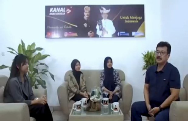 foto: Kepala Sekolah SPI bersama Alumni saat live di Kanal Anak Bangsa