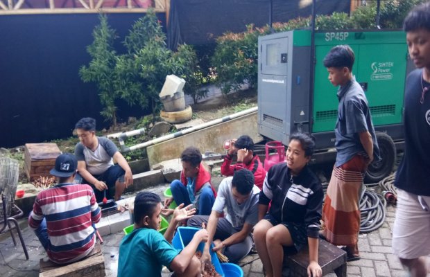 Foto : Siswa SPI saat memasak daging kurban