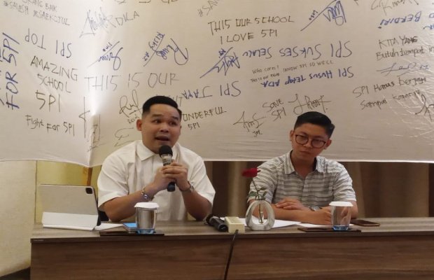 Foto : Tim Kuasa hukum JEP saat menggelar jumpa pers.