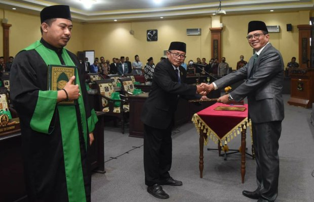 Foto: Ketua DPRD Sumenep A. Hamid Ali Munir, usai mengambil sumpah dan janji jabatan PAW politisi PPP