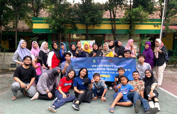 Foto: Tim KKN-T IPB di Jatimulya Bekasi 